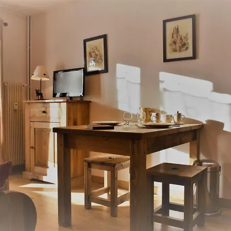Cosy Pour 2 Personnes A Meribel, Proche Des Pistes Et Commerces - Fr-1-180-42