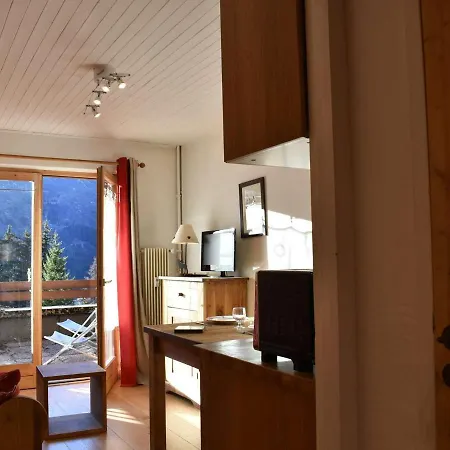 Cosy Pour 2 Personnes A Meribel, Proche Des Pistes Et Commerces - Fr-1-180-42 Apartment *