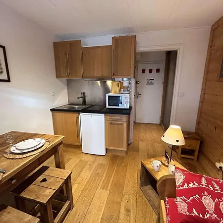 Cosy Pour 2 Personnes A Meribel, Proche Des Pistes Et Commerces - Fr-1-180-42 Apartment *