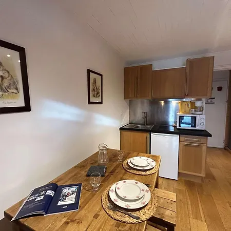 Apartment Cosy Pour 2 Personnes A Meribel, Proche Des Pistes Et Commerces - Fr-1-180-42 *