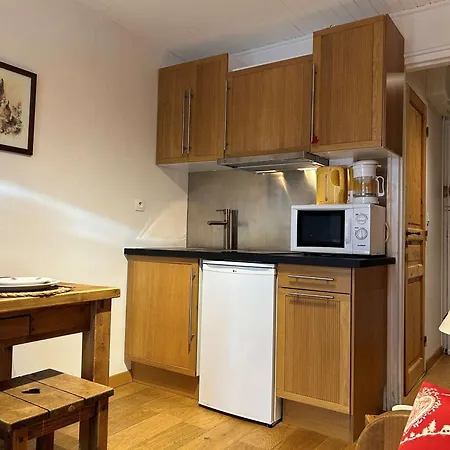Apartment Cosy Pour 2 Personnes A Meribel, Proche Des Pistes Et Commerces - Fr-1-180-42 Meribel