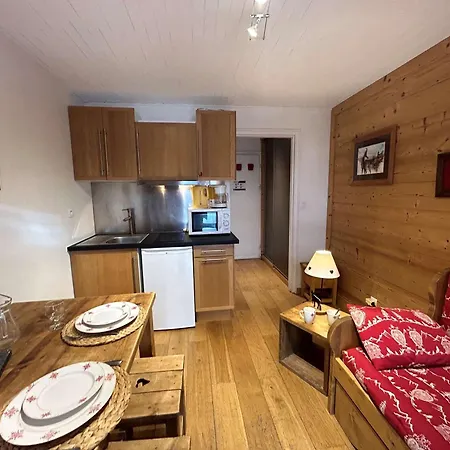 Cosy Pour 2 Personnes A Meribel, Proche Des Pistes Et Commerces - Fr-1-180-42 *