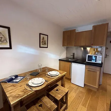 Cosy Pour 2 Personnes A Meribel, Proche Des Pistes Et Commerces - Fr-1-180-42 * Meribel